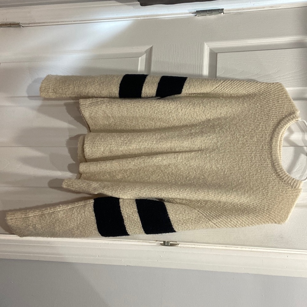 Cozy cream sweater with black sleeve detail